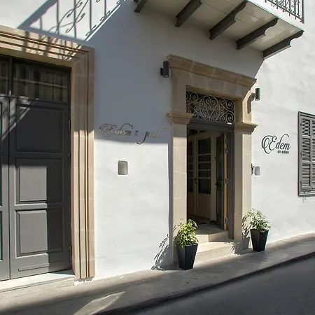 Edem Traditional House אורחן לרנקה